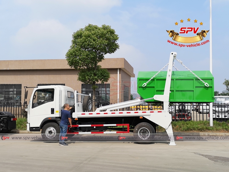 Swing Arm Garbage Truck Sinotruk HOWO - Testing 02